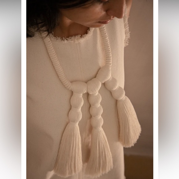 Caralarga Tres Brujas Necklace, black and white - Picture 3 of 3